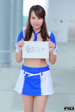 一男一女在房子里打扑克